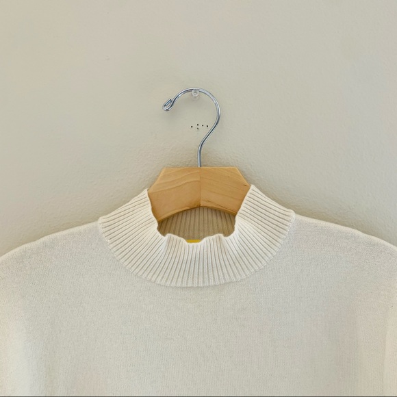 ST. JOHN // Mock Neck Color Block Wool Sweater - Picture 2 of 9